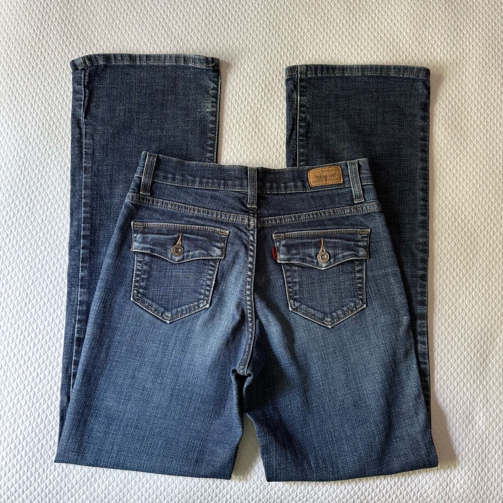 Levi’s Perfectly Slimming Bootcut 512 Flap Pocket‎ Size 4 Medium